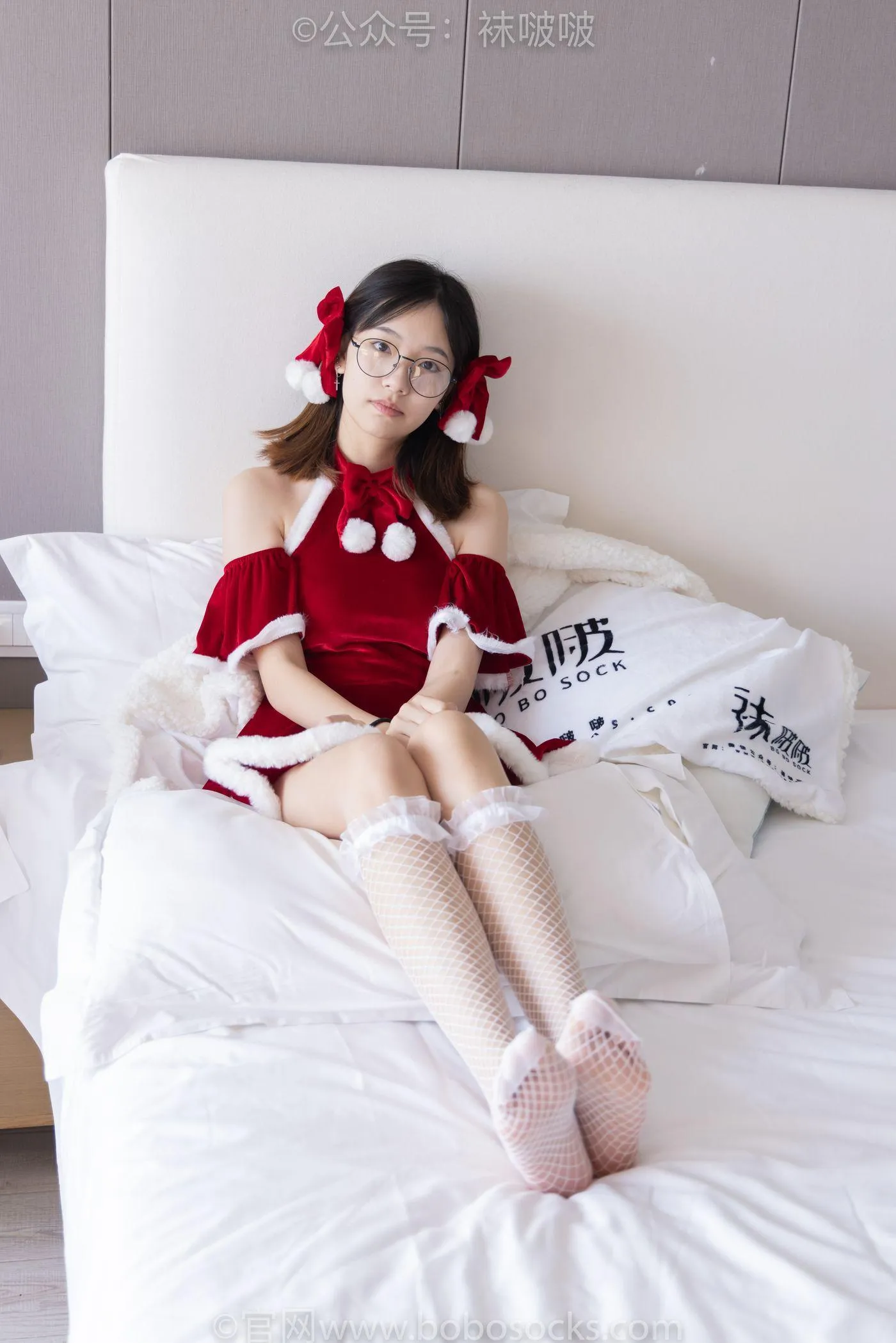 [BoBoSocks袜啵啵]NO.043 小甜豆-圣诞服、平底鞋、高跟鞋、白色渔网袜 [165P]插图1